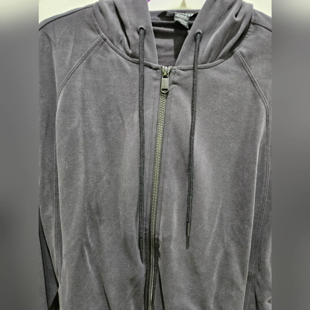 EUC Athleta Black Seasoft Bubble Hem Full Zip Size Small - Picture 7 of 11